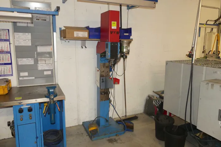 VTS - Pneumatisch-hydraulische Nietmaschine